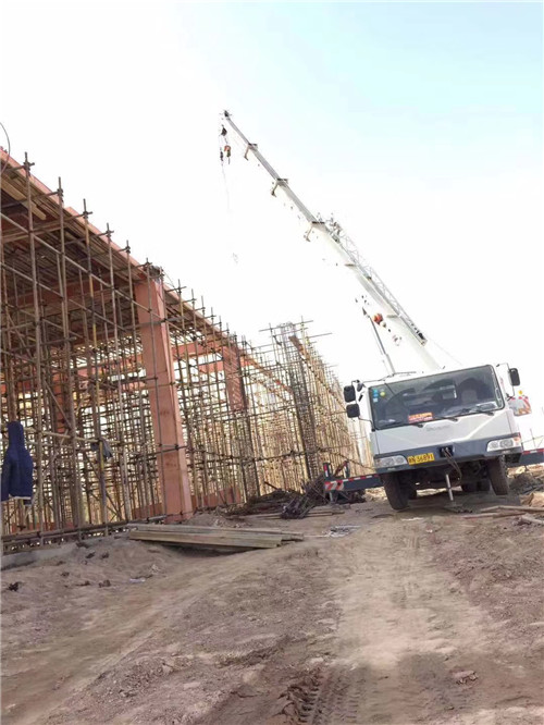 华宁县吊车作业的安全注意事项有哪些？