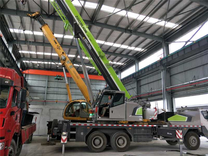 华宁县高空车出租需要注意哪些安全事项？