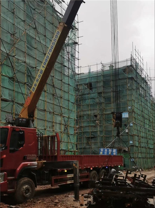 华宁县“慢工细活”—— 吊车的 “微动控制” 技术